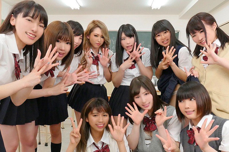 55tmavr00051♡セーラー服|【VR】長尺VR 男子がとても少ない僕の学校では女子の力が圧倒的。真面目な僕をパンチラ・胸チラで挑発し遊ぶ女子たちに思わず勃起！意外に大きい僕のチ●ポを見た女子たちは興味津々で…