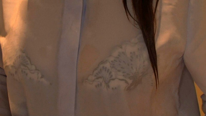 h_910vrtm00289♡巨乳|オフィスで働く優しい義母が暴風雨の中ビショ濡れで帰宅！Yシャツに張りつくデカ乳に欲情した息子は我慢できず鷲掴み！ご無沙汰過ぎて触れられるだけで感じる超敏感な義母にチ○ポ挿入！水滴弾く張りのあるオッパイを激しく揺らしながら連続イキ！